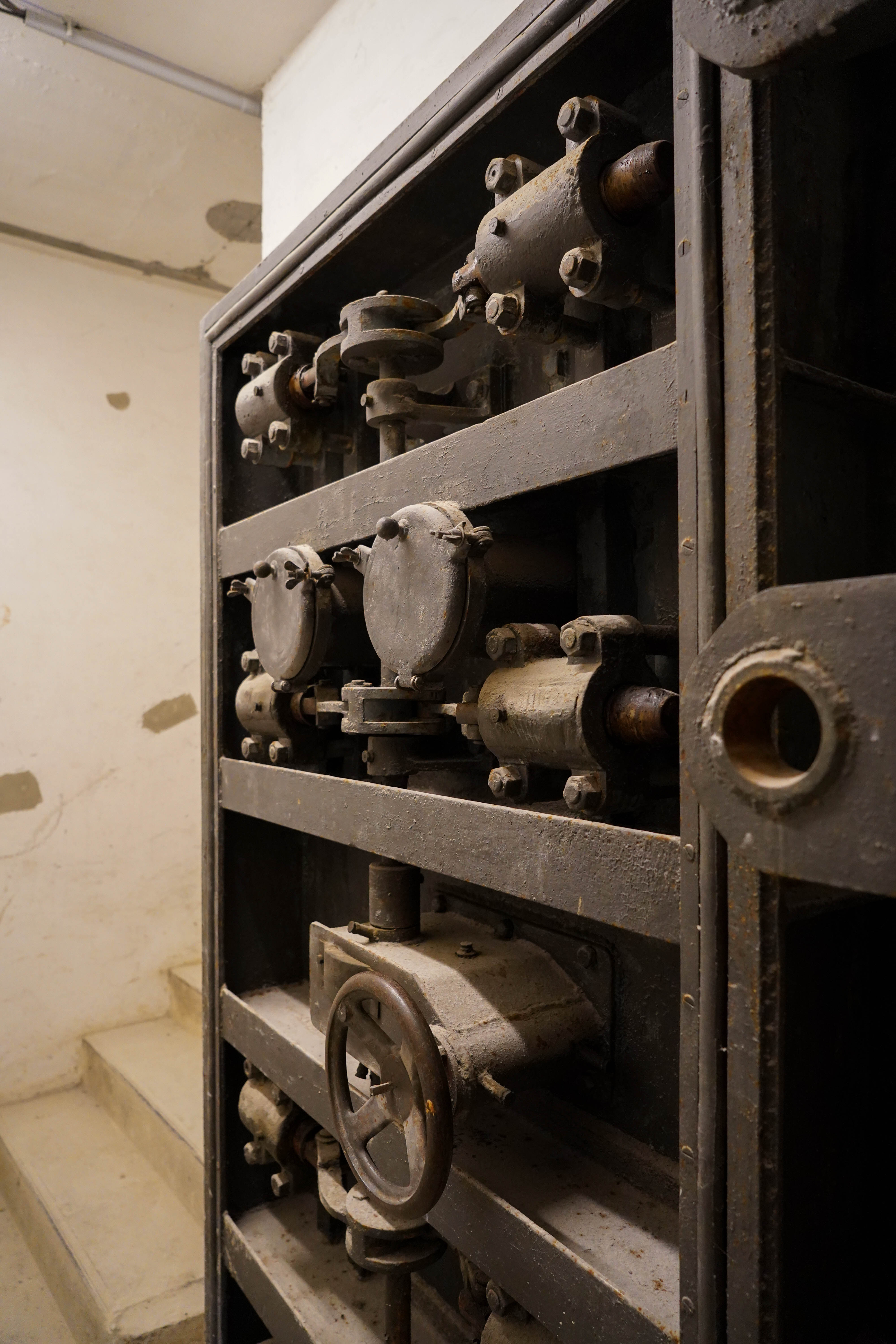 https://www.laval.fr/fileadmin/Grands_Projets/EX_CREDIT_FONCIER/LE_QUARANTE/porte_bunker.jpg