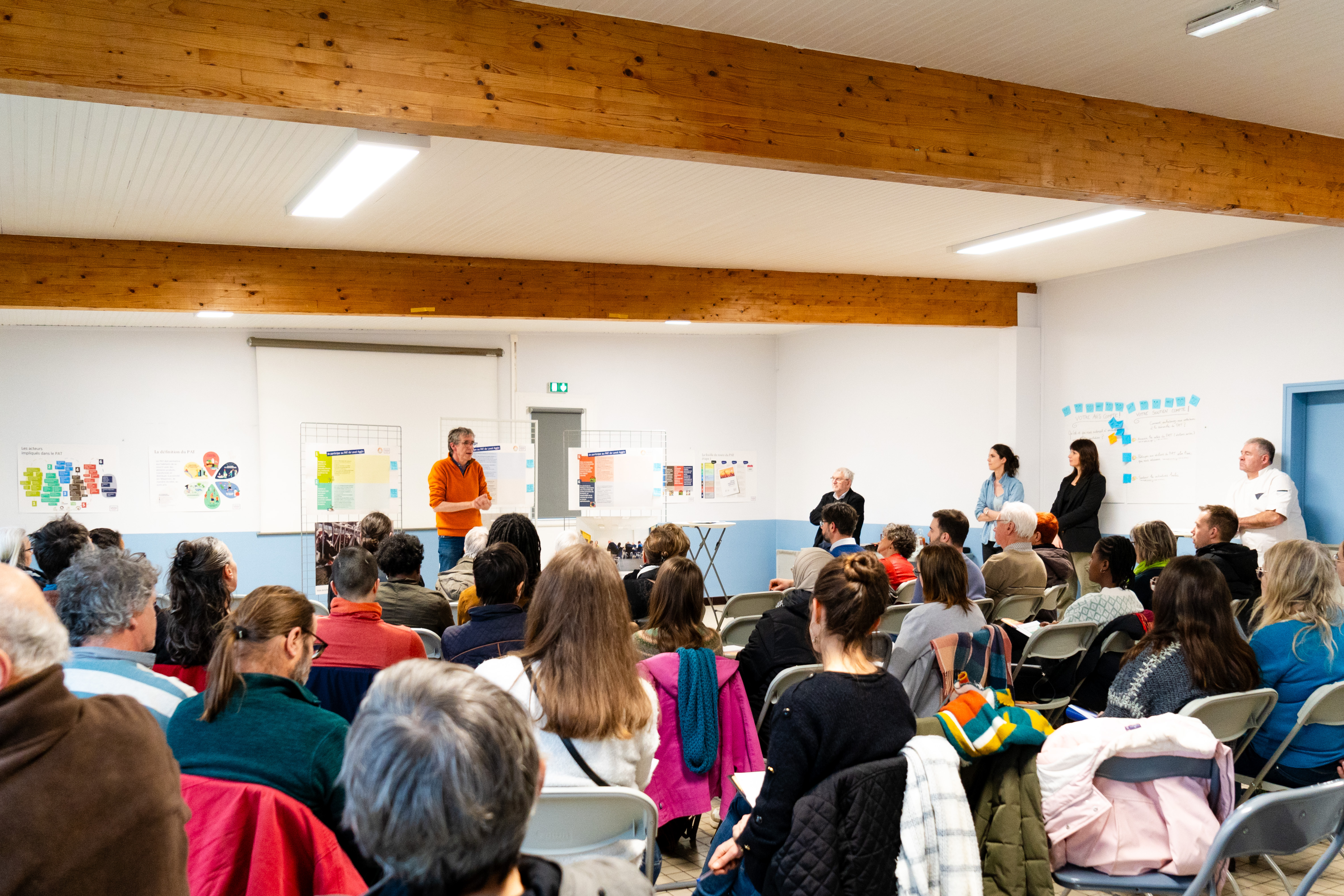 https://www.laval.fr/fileadmin/Phototheque_agglo/Environnement_Nature/PAT/Soir%C3%A9e_lancement_PAT_01.jpg