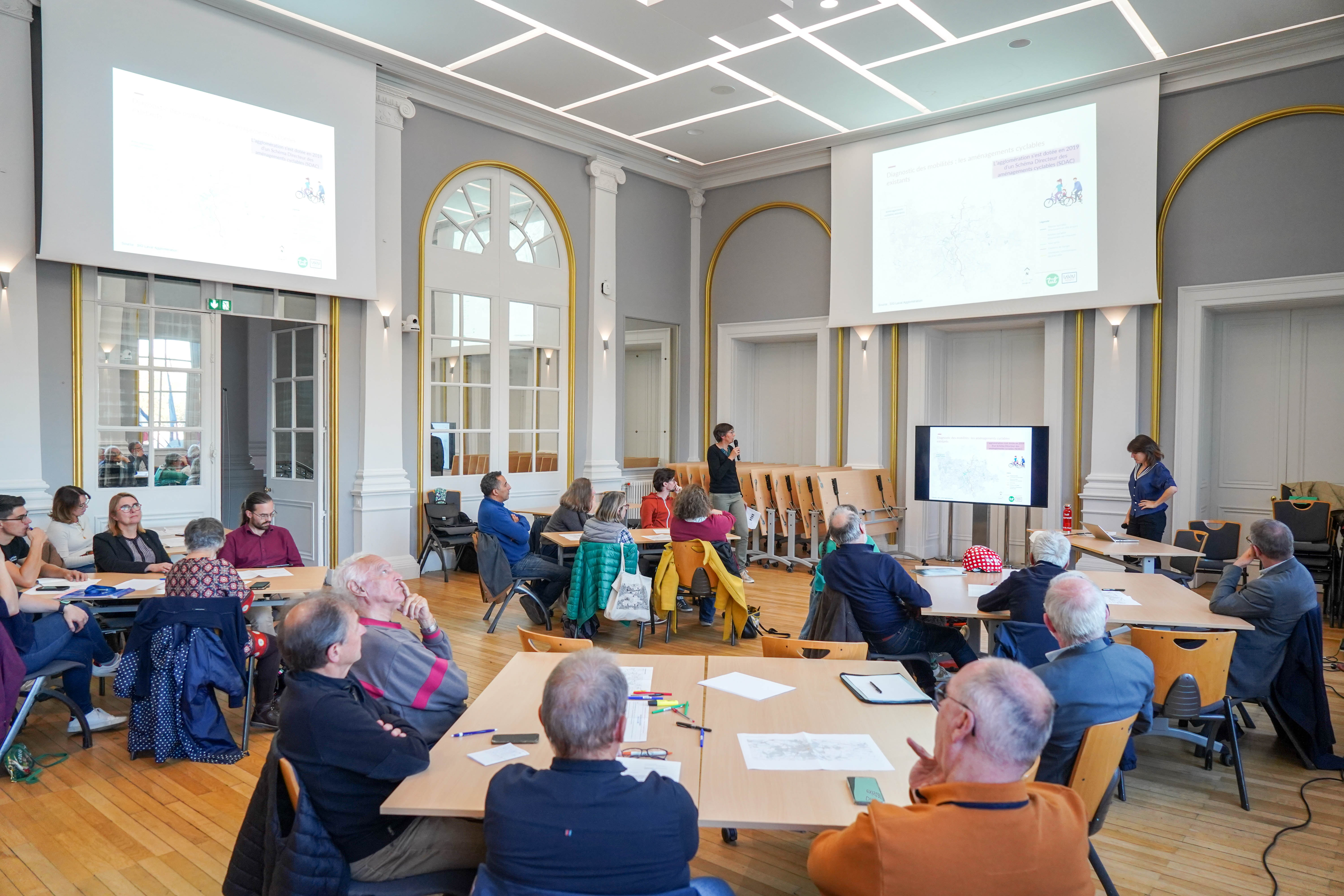 https://www.laval.fr/fileadmin/Phototheque_agglo/Mobilit%C3%A9/Plan_de_mobilit%C3%A9_simplifi%C3%A9/AtelierPDMS_octobre_2024_Laval.jpg